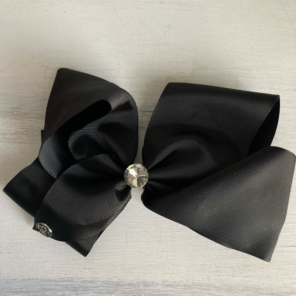 JoJo Siwa black bow